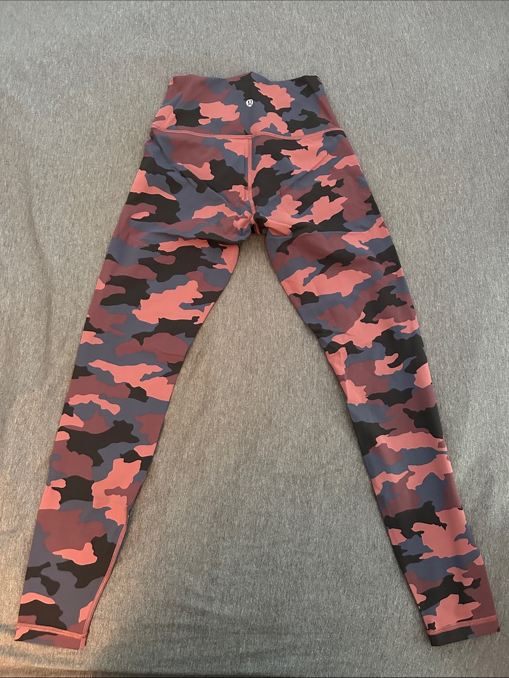 Lululemon Camo Leggings - Pink/Black